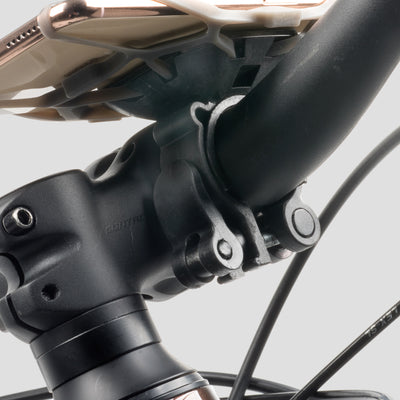 QuickMount_clamp_back_3_Gry_BG_06_10_24